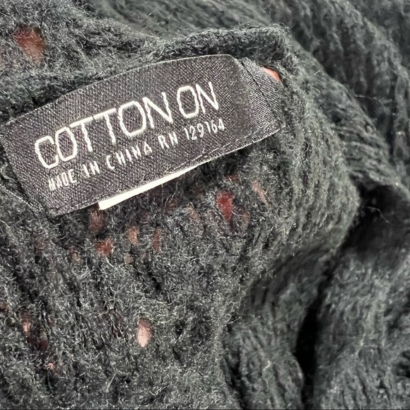 ⭐️ Cotton On Black Winter Knitted Infinity Circle Scarf EUC - Picture 3 of 3